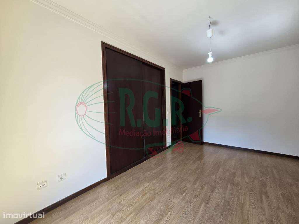 T2 C/ Lg Garagem e Arrúmos - Próximo Metyis-17