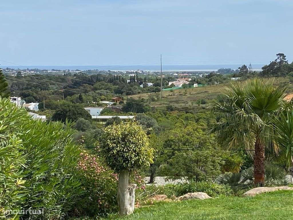 Magnífica Quinta V8 com piscina e deslumbrante vista mar. Localizada-33