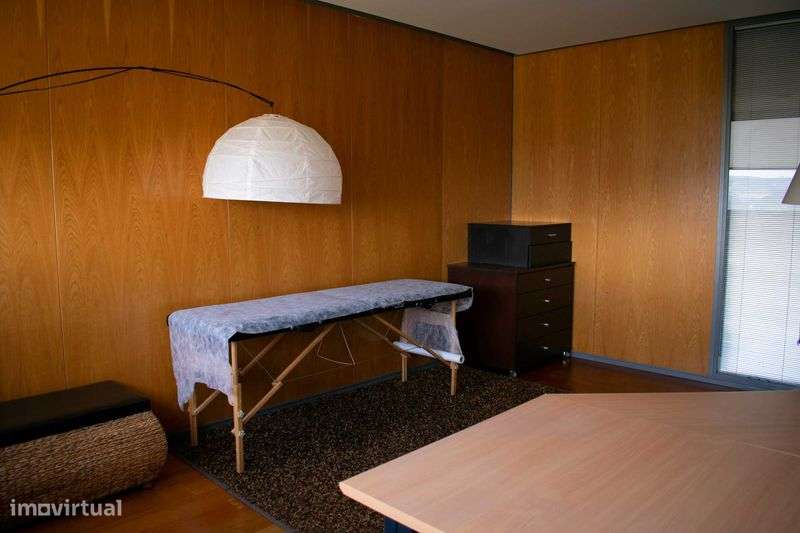 Centro empresarial arrenda escritórios - Grande imagem: 5/11