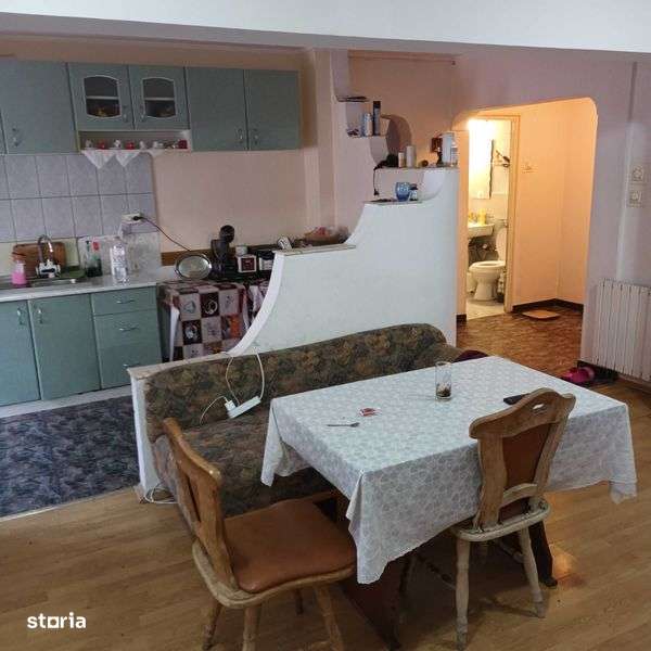 De vanzare apartament - Imagine principală: 4/8