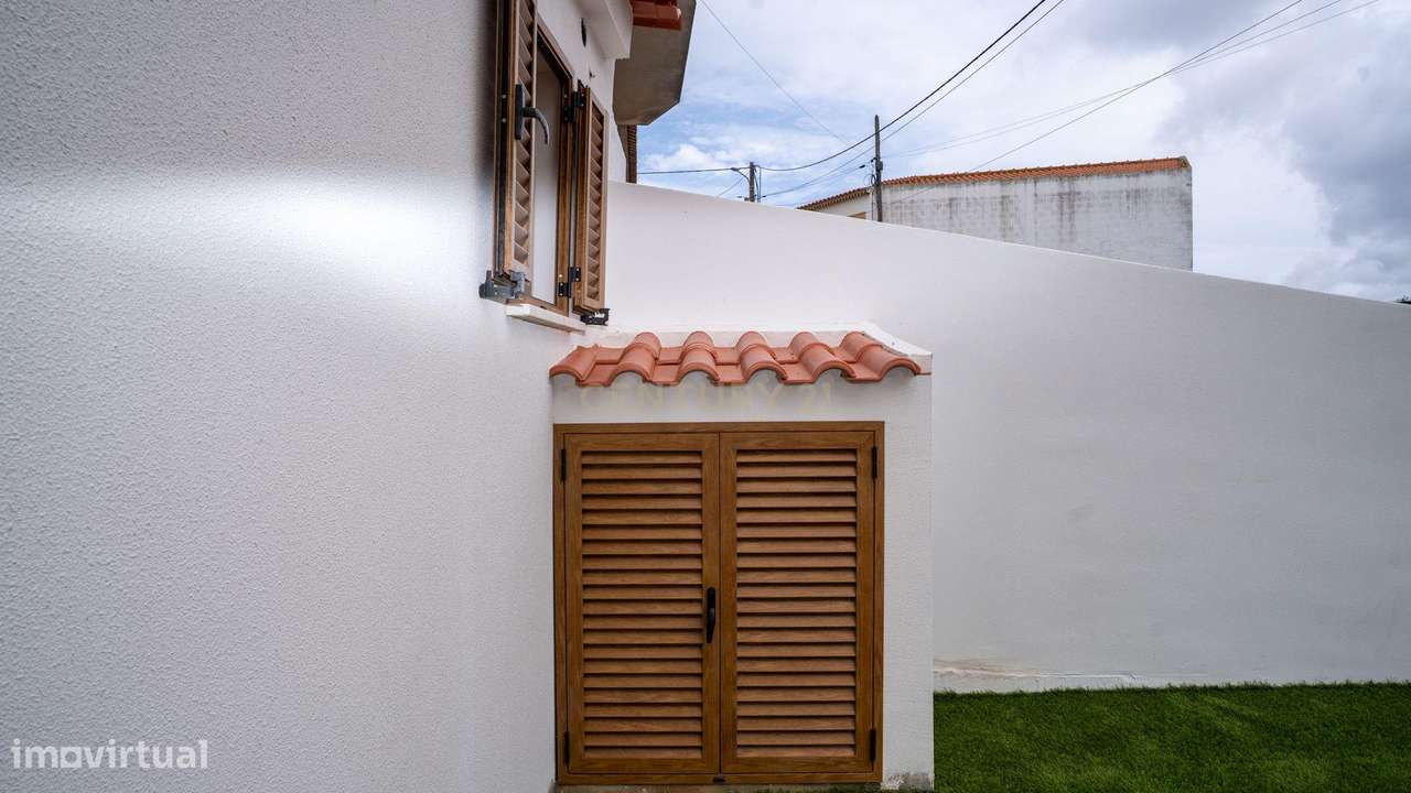 Moradia totalmente remodelada em Santa Cruz- Póvoa de Penafirme – A 5-23