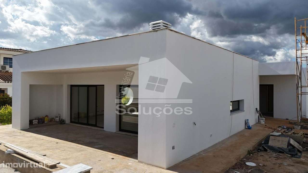 Moradia Térrea T3 com piscina e garagem - Grande imagem: 2/23