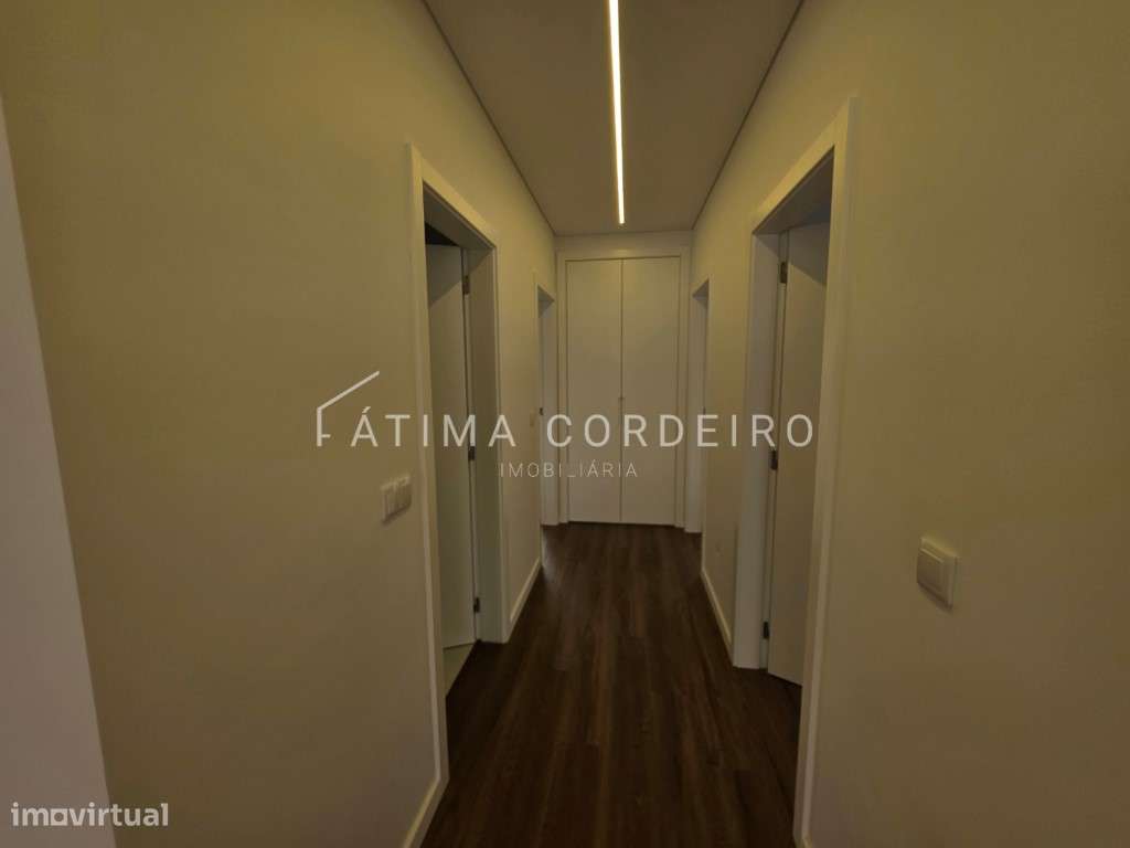 Fantástica Moradia Isolada Térrea T4 Fernão Ferro-18