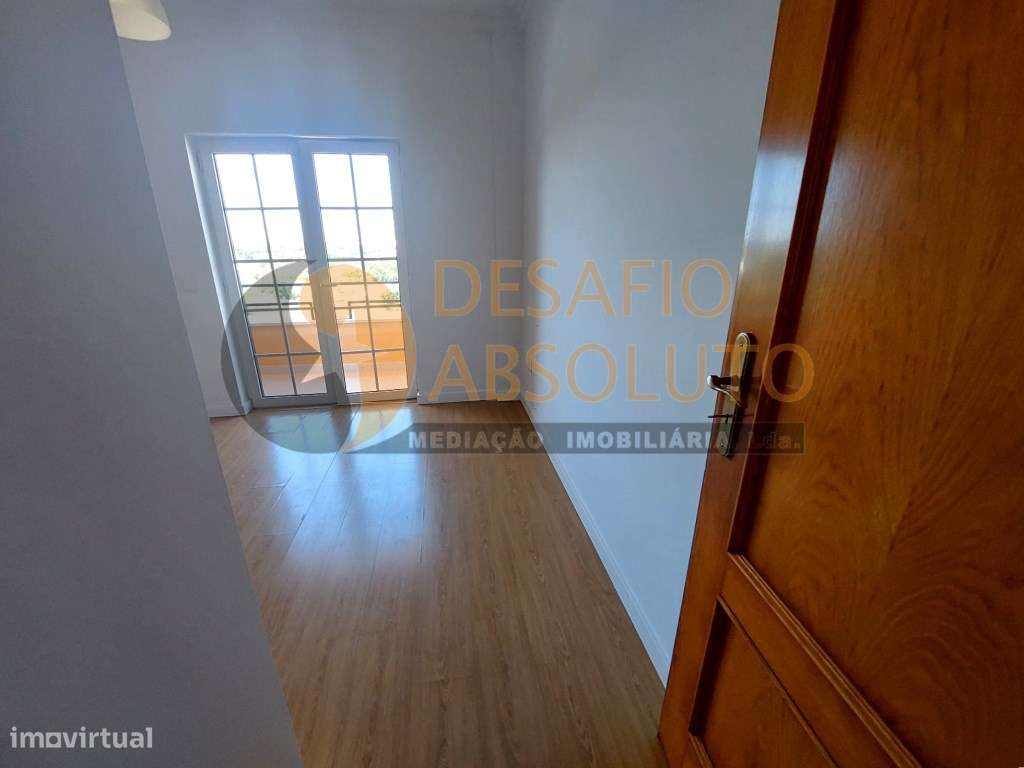 Moradia em Banda T4 c/ Piscina e Garagem. Quinta da Serralheira - S...-13