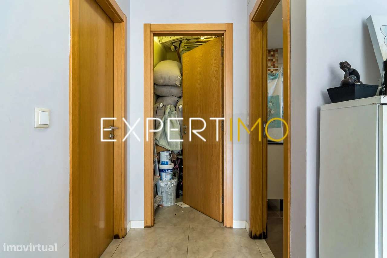 Apartamento T3, com 3 lugares de parqueamento a 10 minutos Lisboa -...-12