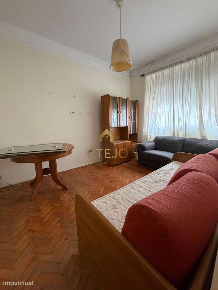 Apartamento T3 com vistas urbanas em Penha de França, Lisboa-8