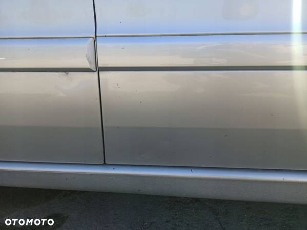 Drzwi prawy przód kompletne OPEL ZAFIRA B Z157 - 7