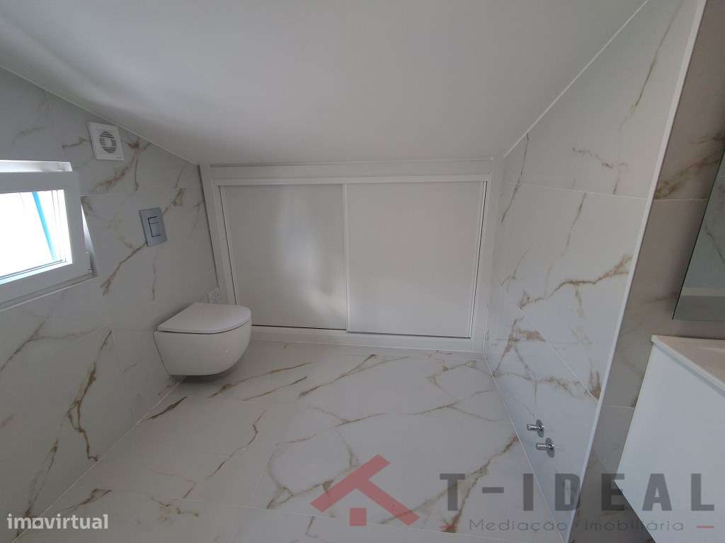 Moradia T3 totalmente remodelada perto das praias-21