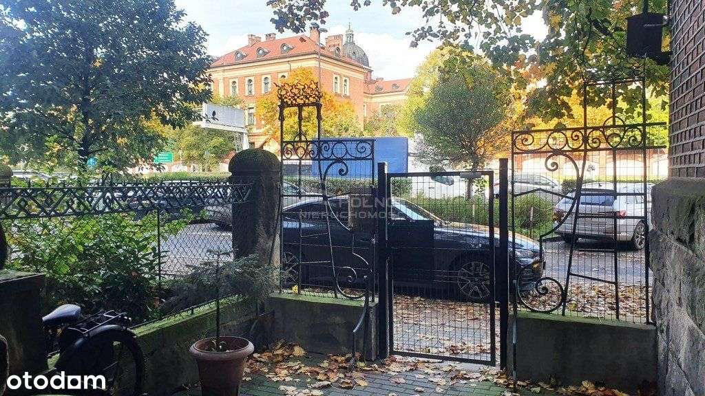 Klimatyczne mieszkanie w Kamienicy Szpondrowskiego - Pełny obrazek: 1/12