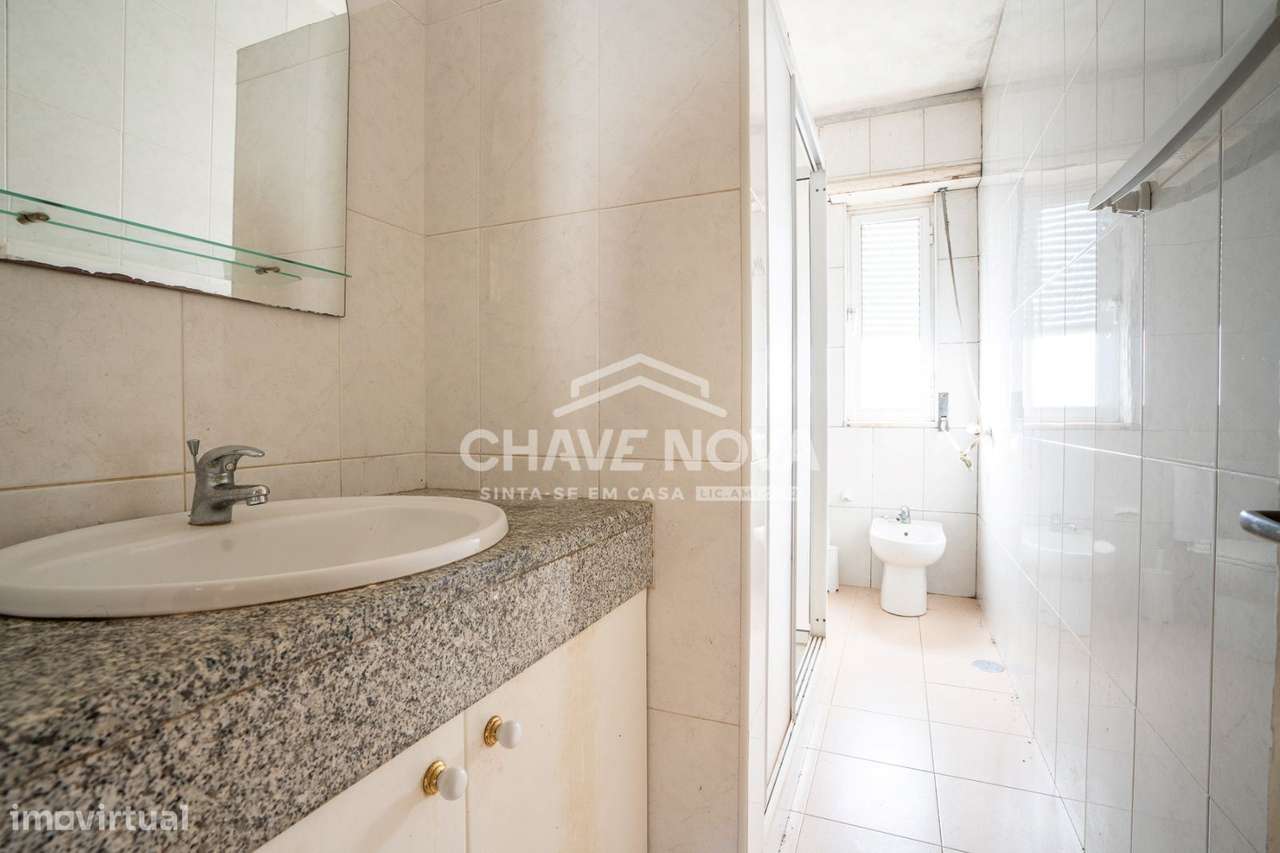 Moradia Bi-Familiar T4 + T2 com Potencial de Rendimento em Ramalde ...-19