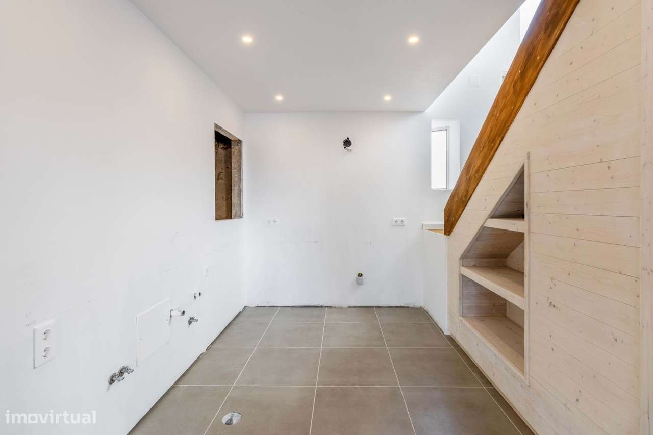 MORADIA RENOVADA EM BARÃO DE S. MIGUEL - Grande imagem: 3/17