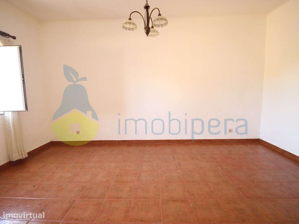 Moradia Isolada T4, térrea, de um só piso, com terreno de 3.540m2.-10