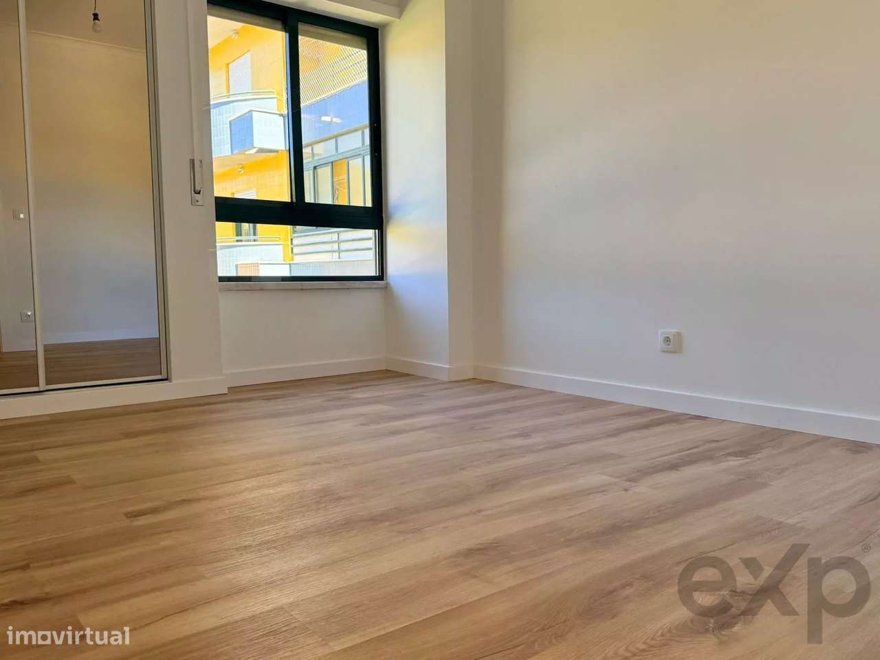 Apartamento T3 Feijó, Almada remodelado-5