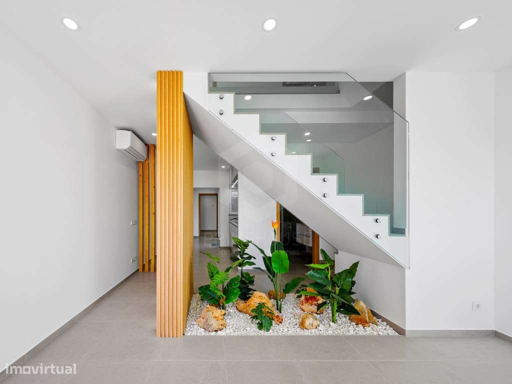 Moradia T6 com Vista Mar Panorâmica no Coração de Lagos - Grande imagem: 4/60