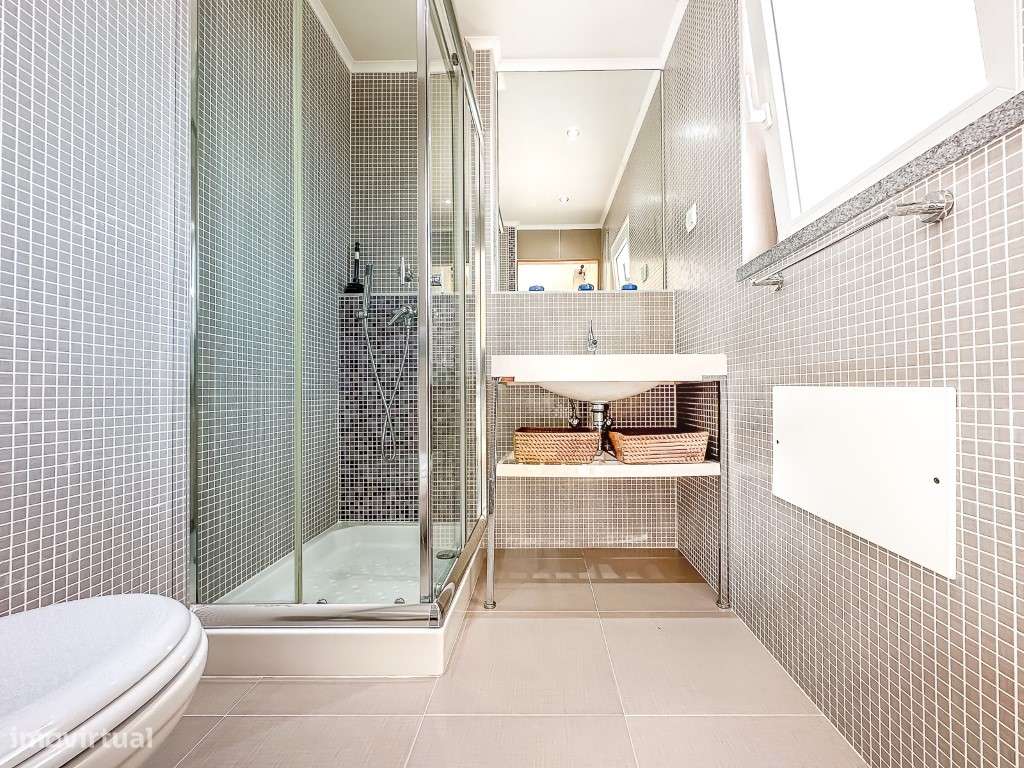 Vende-se moradia T8 junto á Praia da Assenta-11