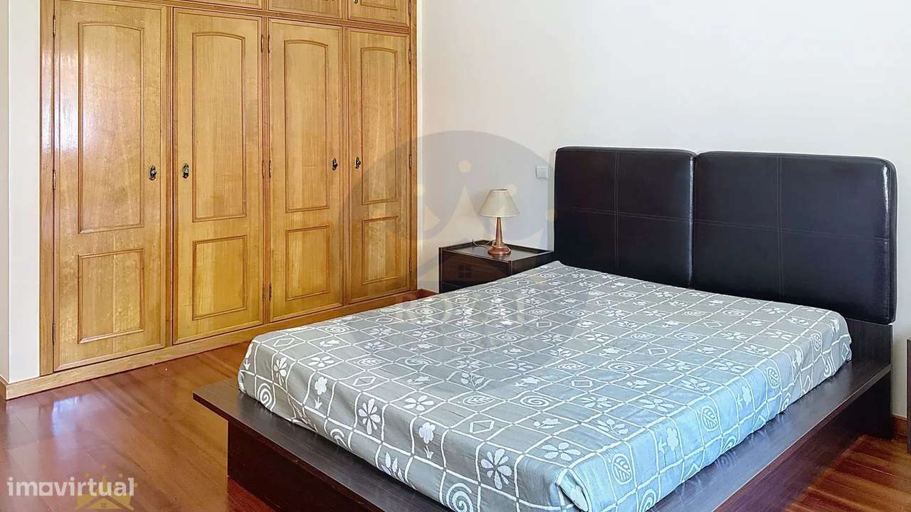 Moradia Isolada T4 em Arrifana –-19