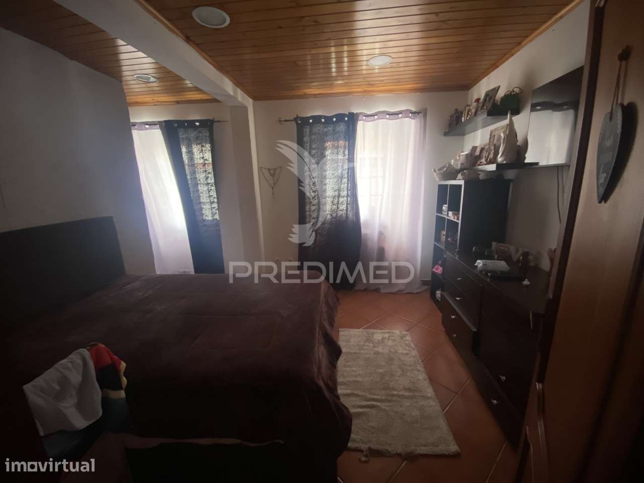 Oportunidade Única no Coração das Velas: Moradia T4 com Quintal e Z... - Grande imagem: 4/24