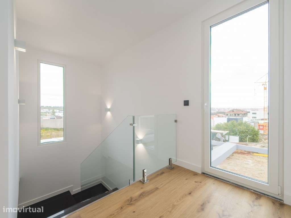 MORADIA NOVA T4 COM PISCINA - SERRA DE CASAL DE CAMBRA-48