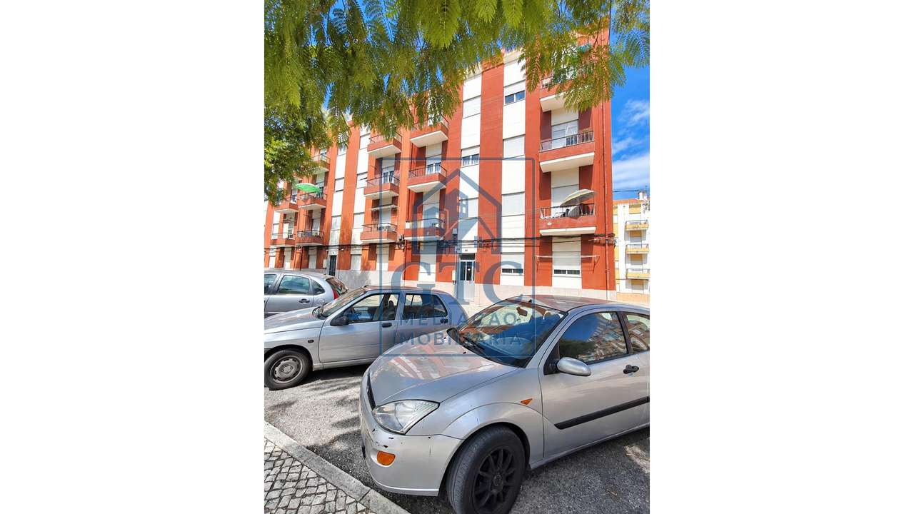 Apartamento T2 Baixa da Banheira-2