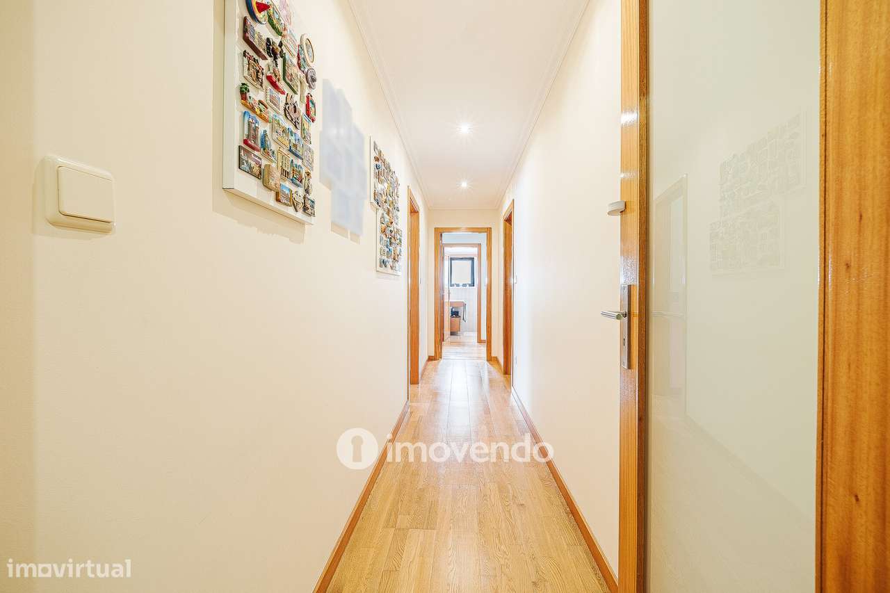 Apartamento T2, com estacionamento e arrecadação, em Vialonga-14