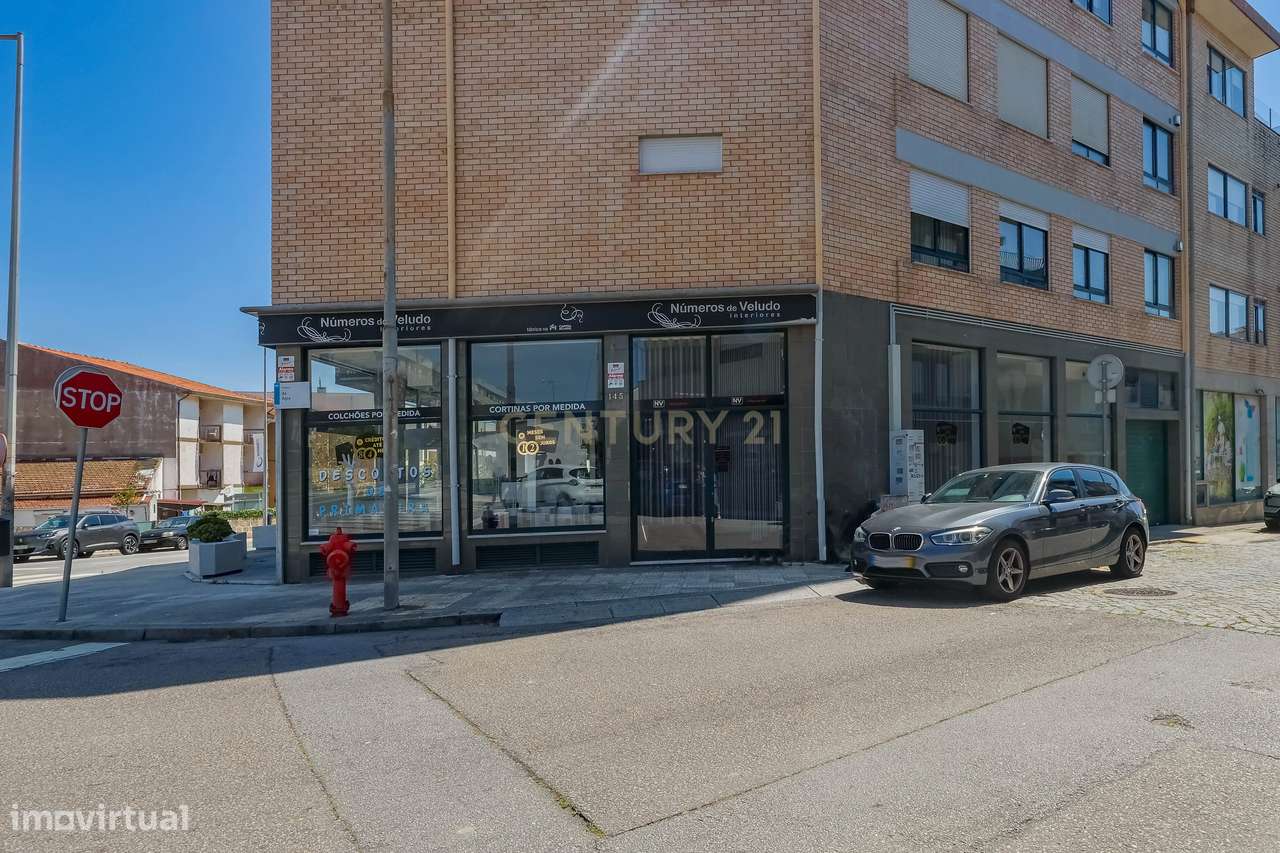 Loja de 3 frentes no coração de Leça da Palmeira - Grande imagem: 4/38
