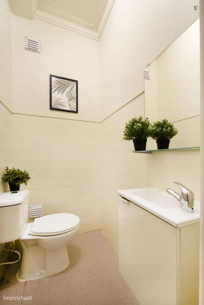 Quarto - localizado em Intendente Lisbon - Grande imagem: 3/30