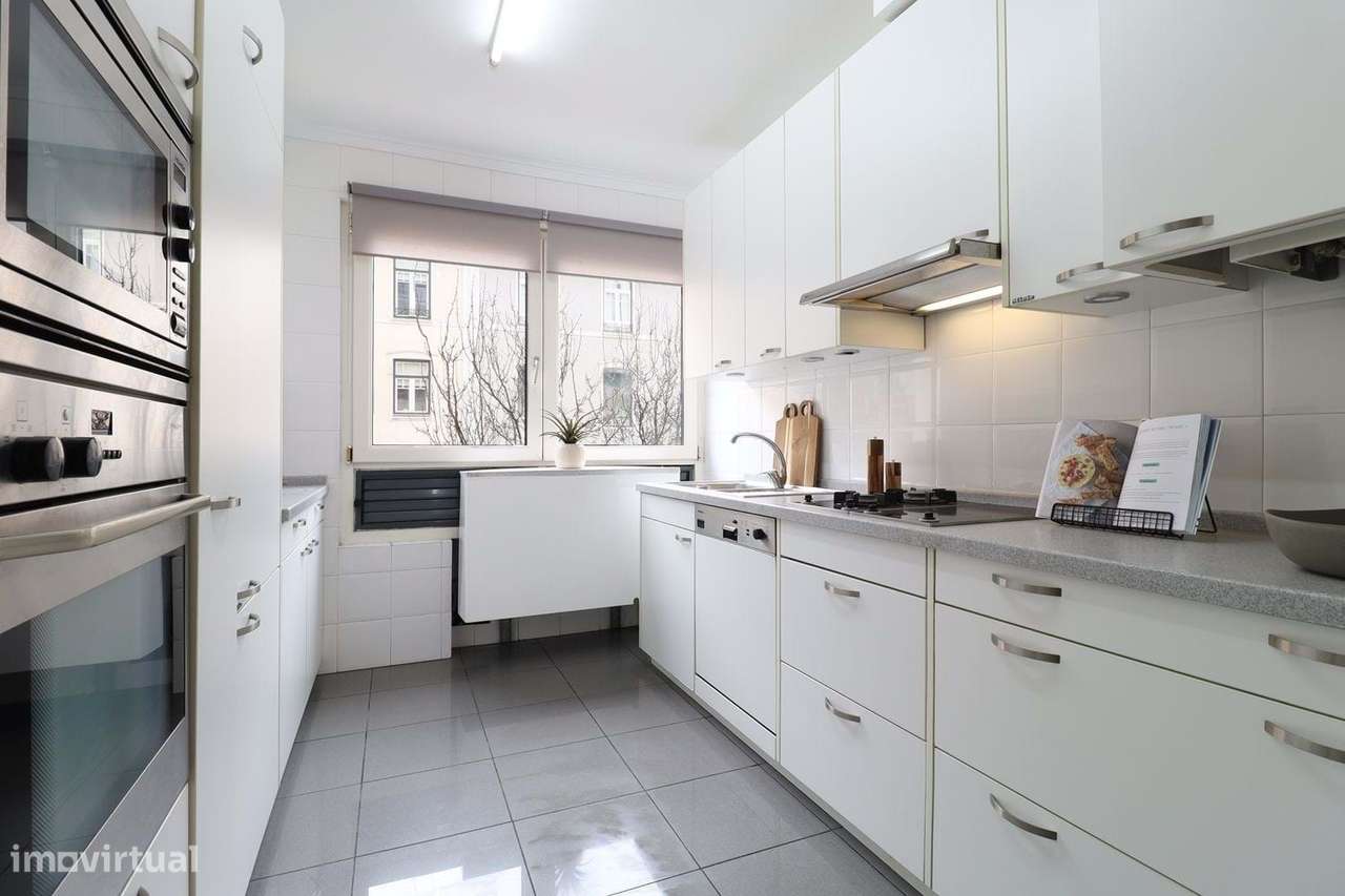 Apartamento T2 com garagem no coração de Campo de Ourique, Lisboa - Grande imagem: 4/38