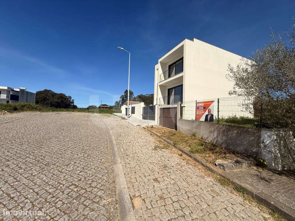 Lote para Moradia em Banda | Zona Tranquila e Excelentes Acessos - ...-4