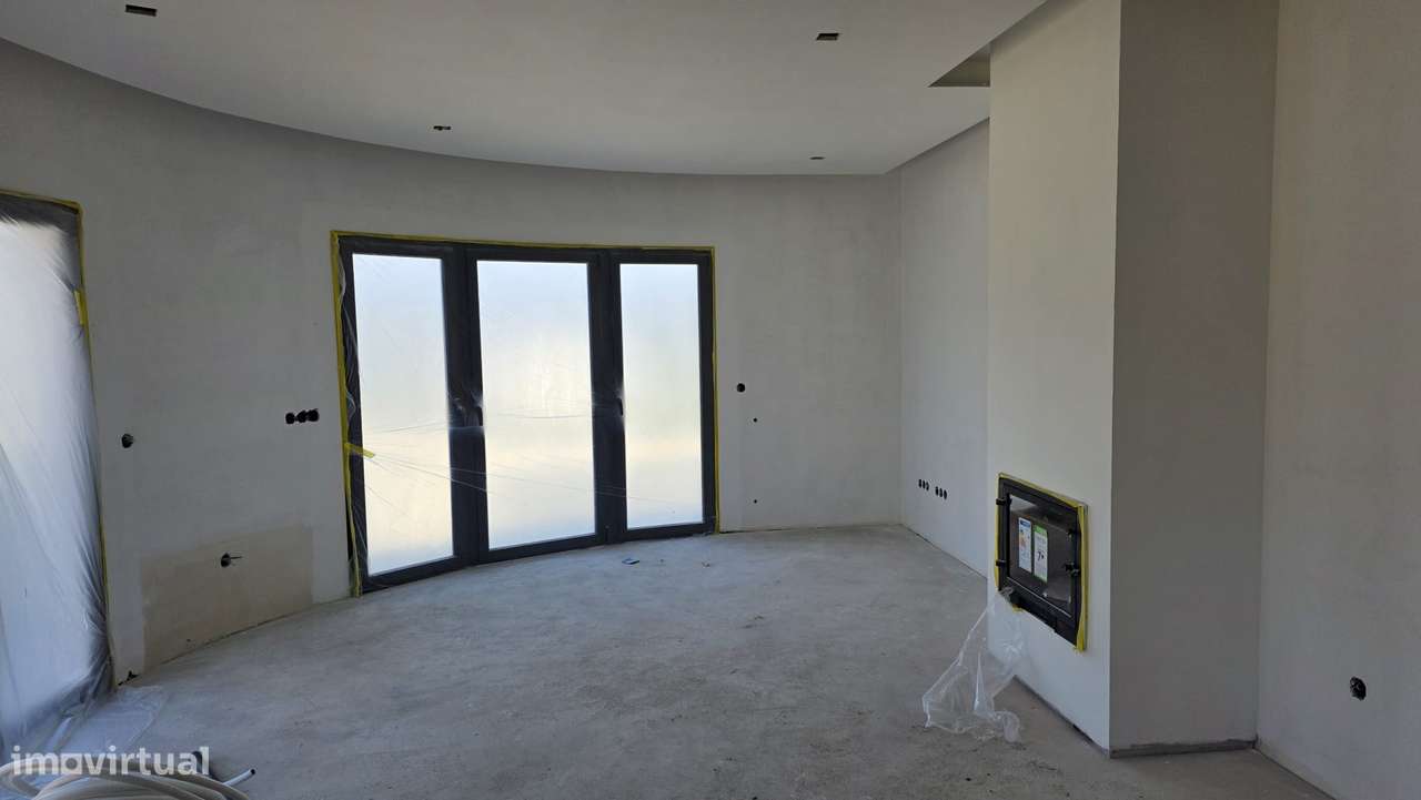 Moradia T3, térrea, geminada com garagem e jardim. Fração "B" - Grande imagem: 5/14