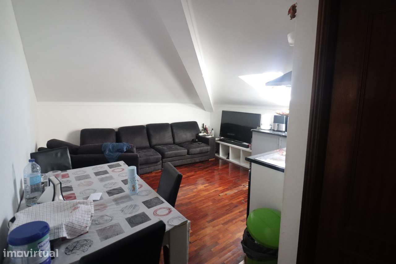 Apartamento Duplex T4+1 de ampla área, em Mem Martins-18