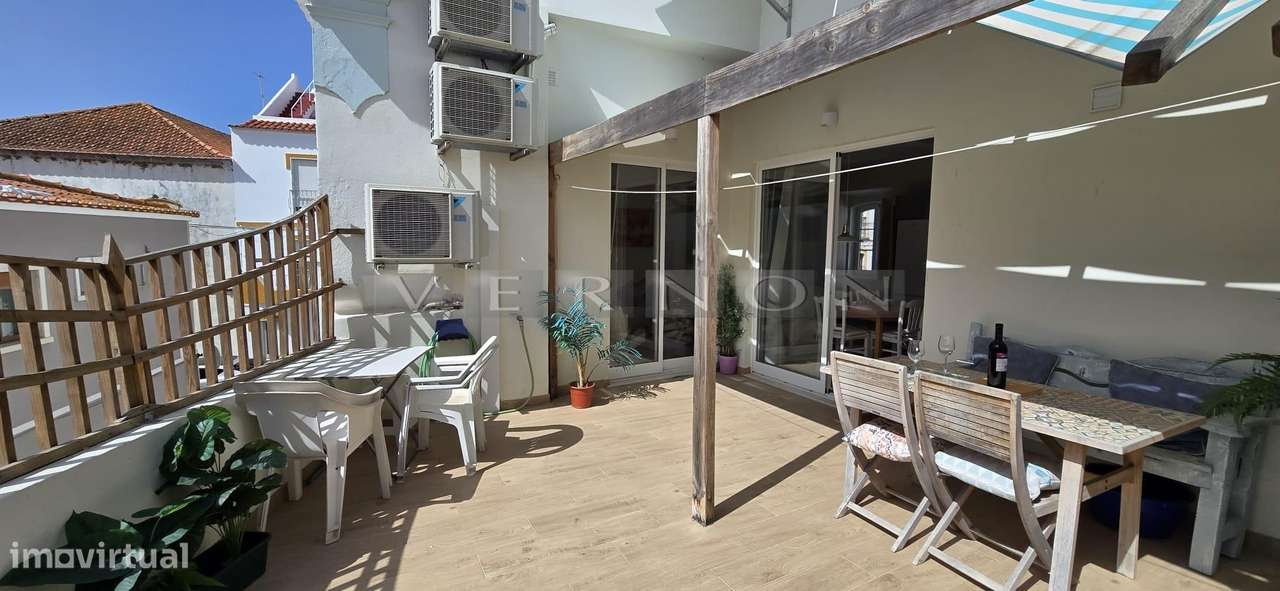 Moradia Histórica Renovada no Centro de Lagoa | T3 com 194 m² | 2 Habi-22
