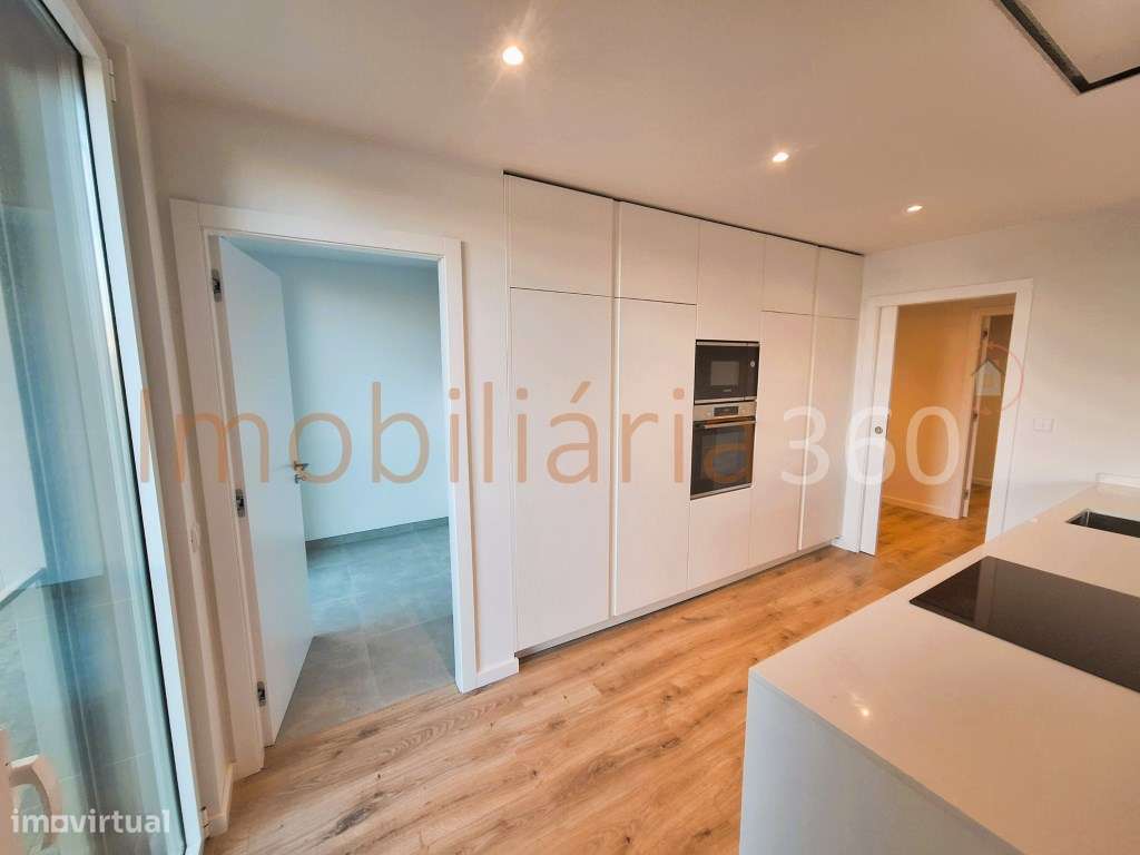 ** Apartamento T3 no Senhora do Porto Residence **-6