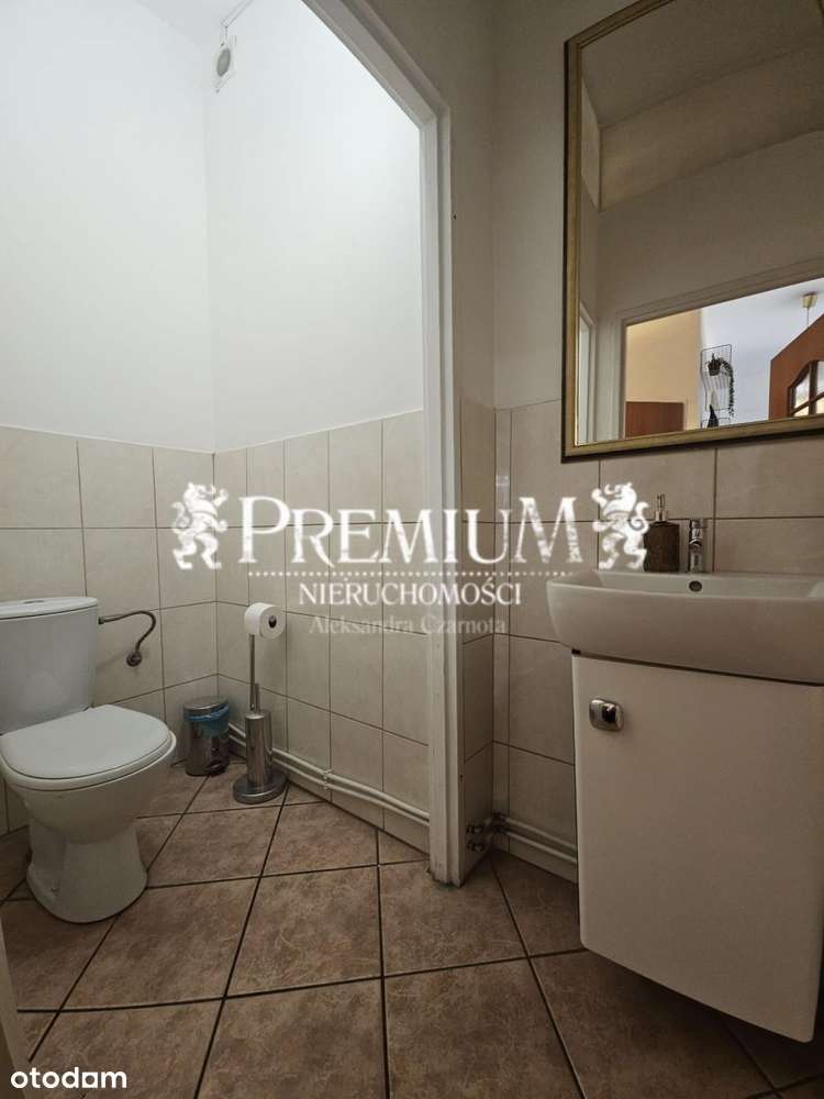 Lokal użytkowy z witrynami na parterze kamienicy-8