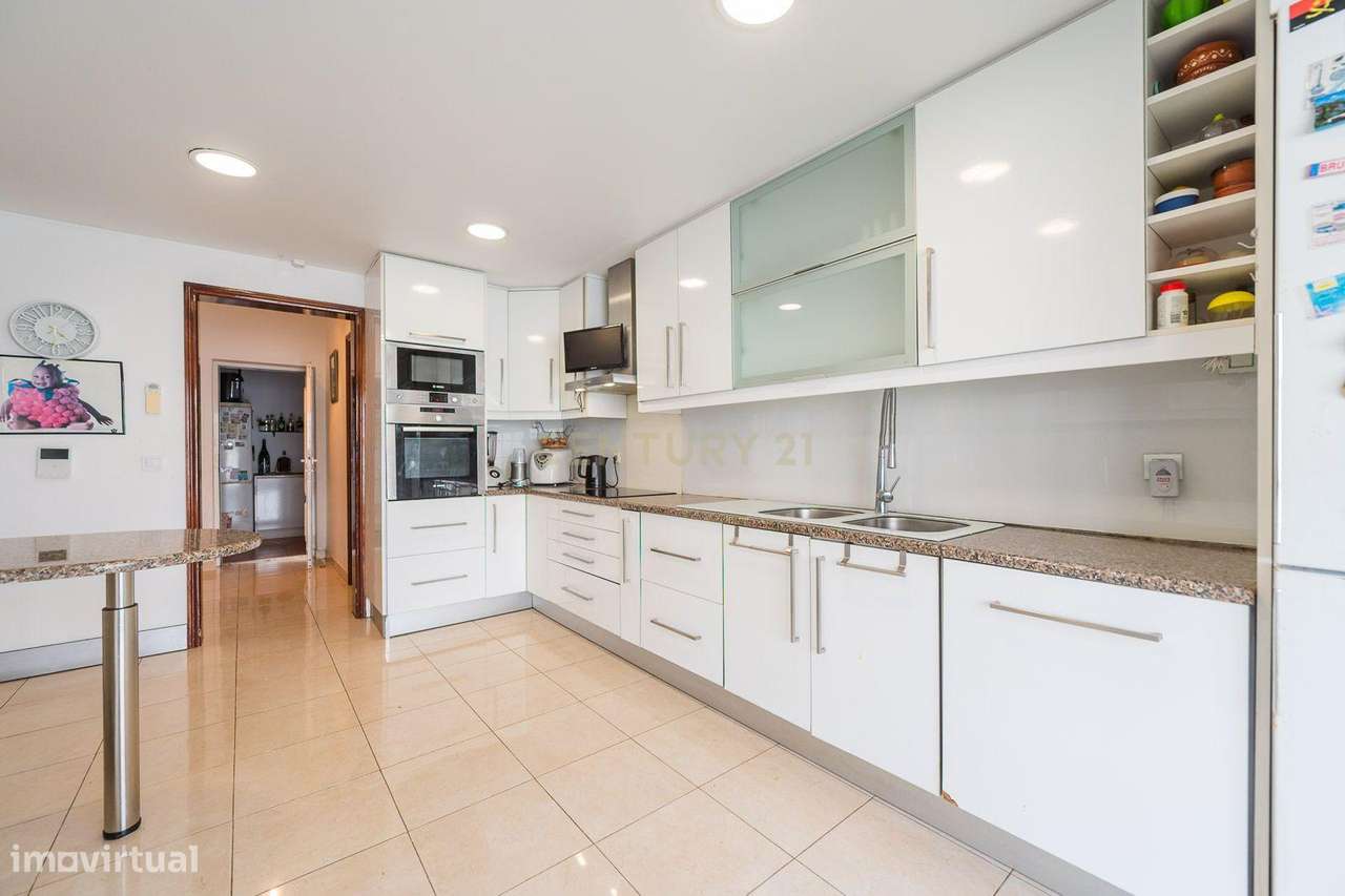 Moradia T4 com piscina-37