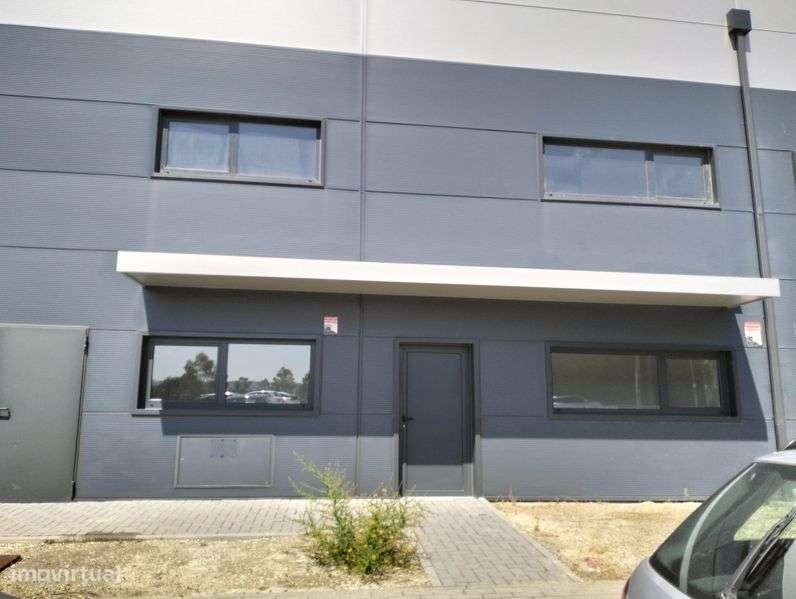 Arrenda-se pavilhão com 530m² na Zona Industrial de Golães-Fafe - Grande imagem: 4/8