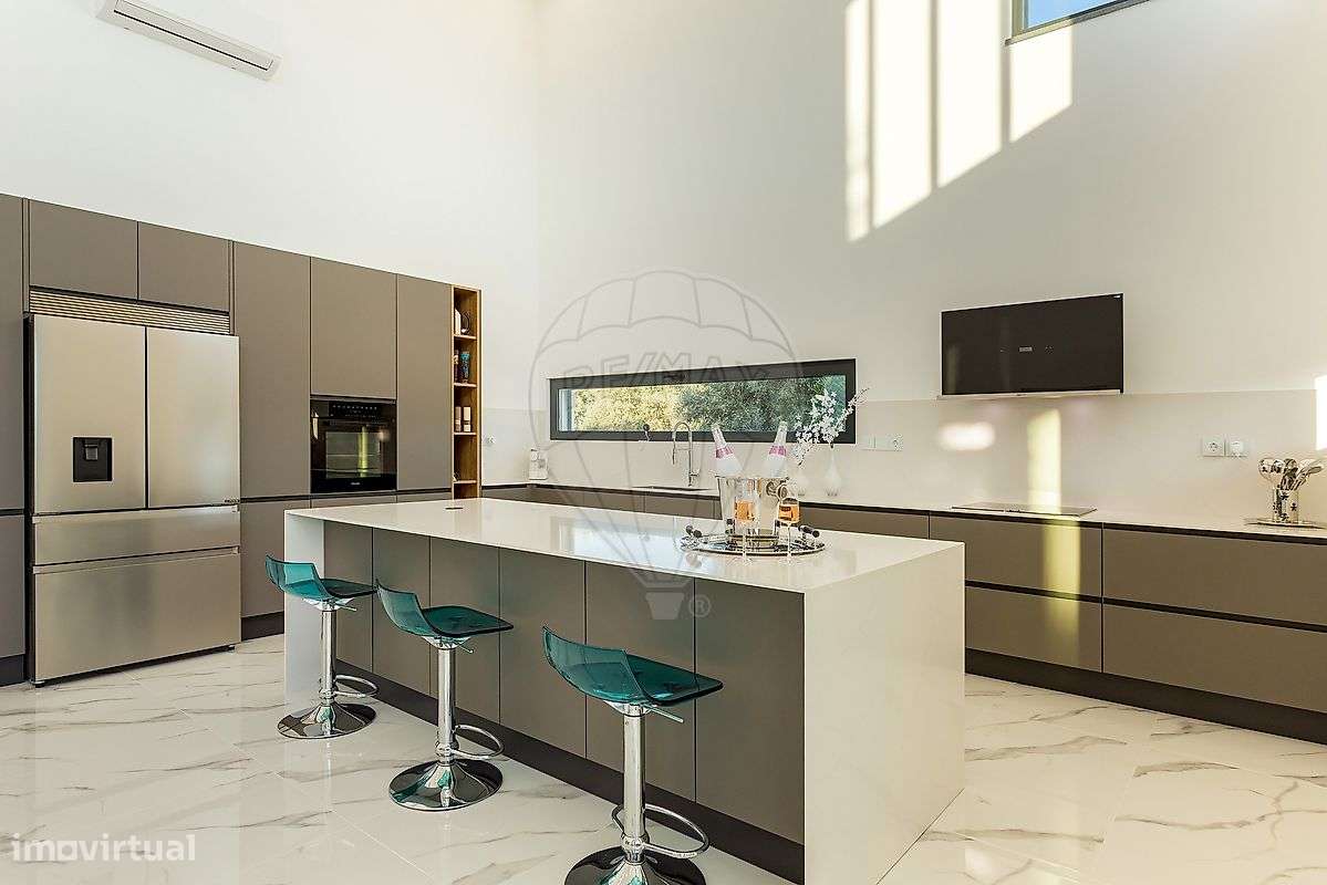 Moradia T4 para venda-5