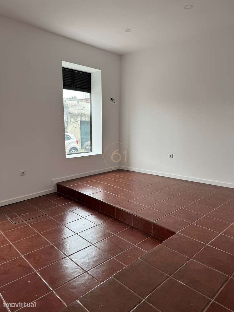 Espaço comercial para arrendamento junto ao cruzamento da Areosa - Grande imagem: 5/9