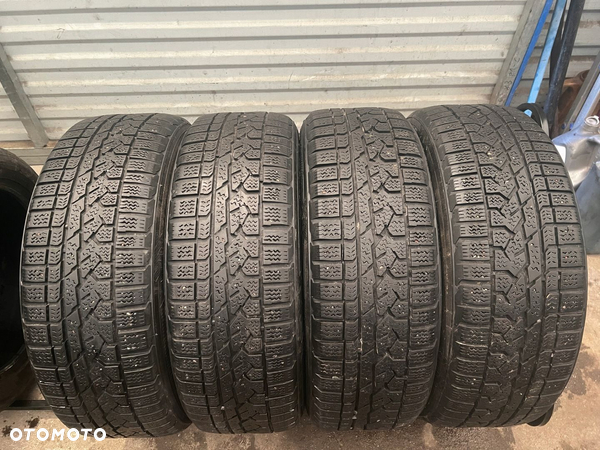 OPONY ZIMA KUMHO IZEN RV 225/60/18 225/60R18 104H - 1