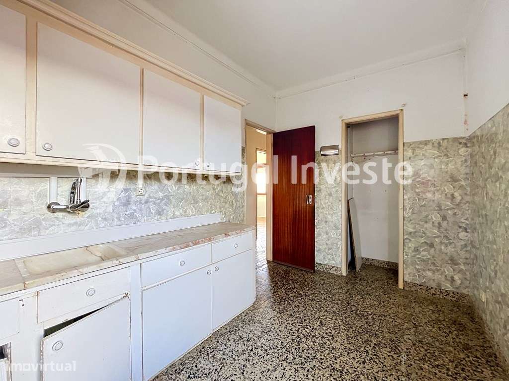 Apartamento de 5 assoalhadas na rua Capitão Leitão, Almada-11
