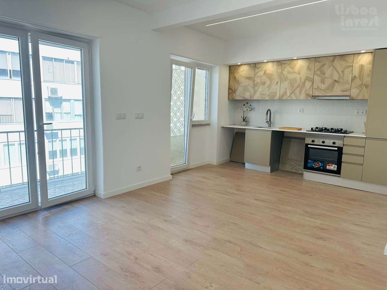 Vendo T2 Almada Totalmente Remodelado-4