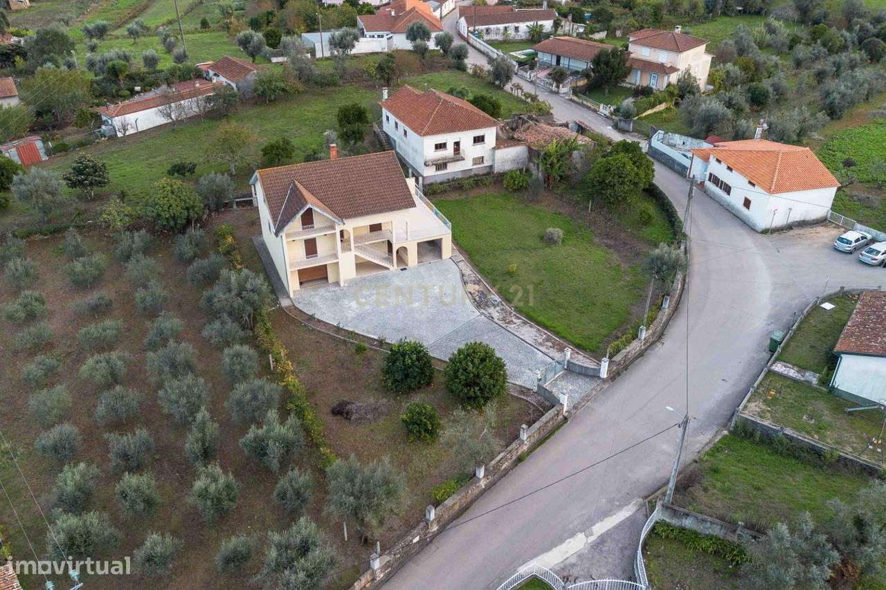 Vende-se Moradia T4 na Póvoa da Abraveia – Vila Nova de Poiares-34