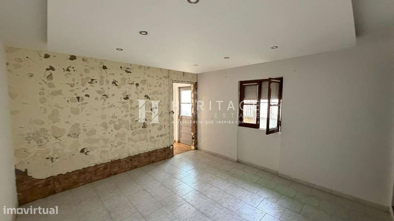 Moradia T2 a necessitar de obras e em fase de legalização-13