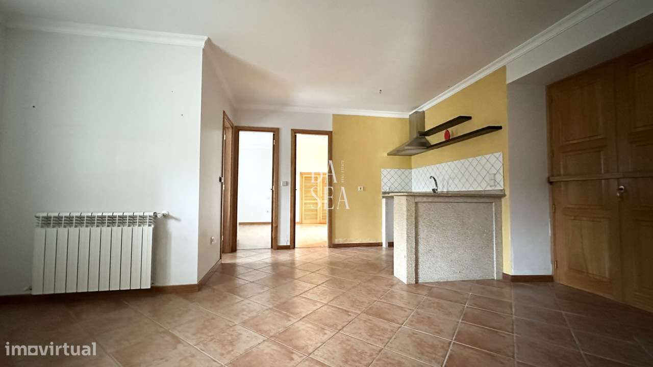 Quinta com 3 Habitações 2 Armazéns e 1 ha de Vinha em Barbeita Monção.-33