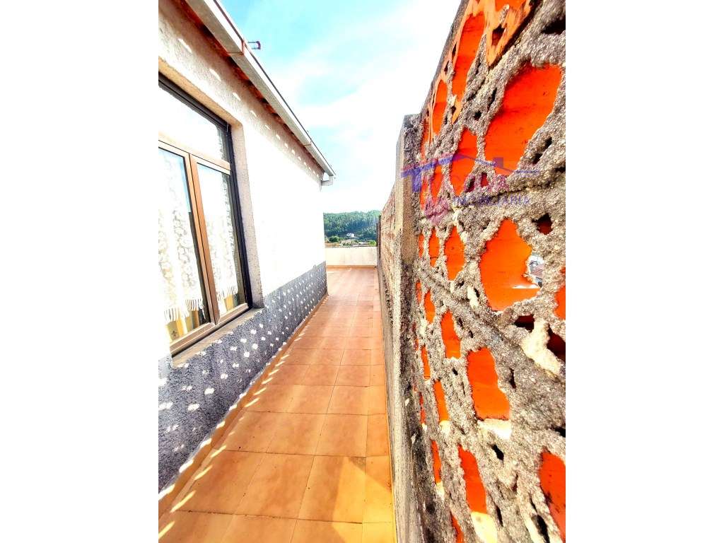 Moradia T4 com aquecimento e garagem em Figueiró dos Vinhos-24