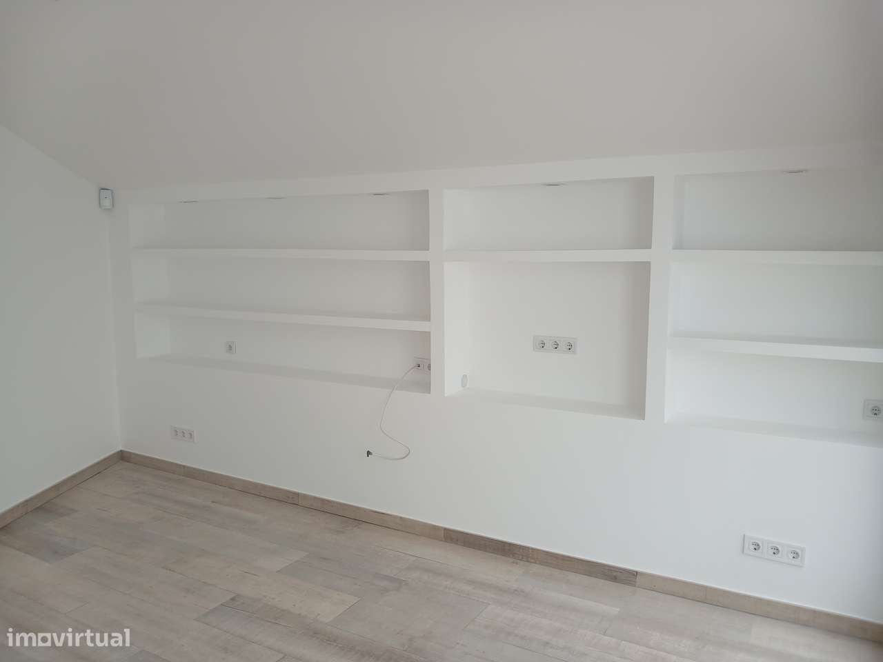 T2+1 Remodelado com Logradouro no Centro de Oeiras-19