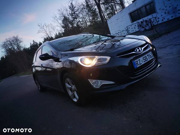 Hyundai i40 Kombi blue 1.6 Family+ - 22