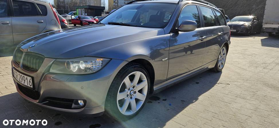 BMW Seria 3 320d DPF Touring - 1