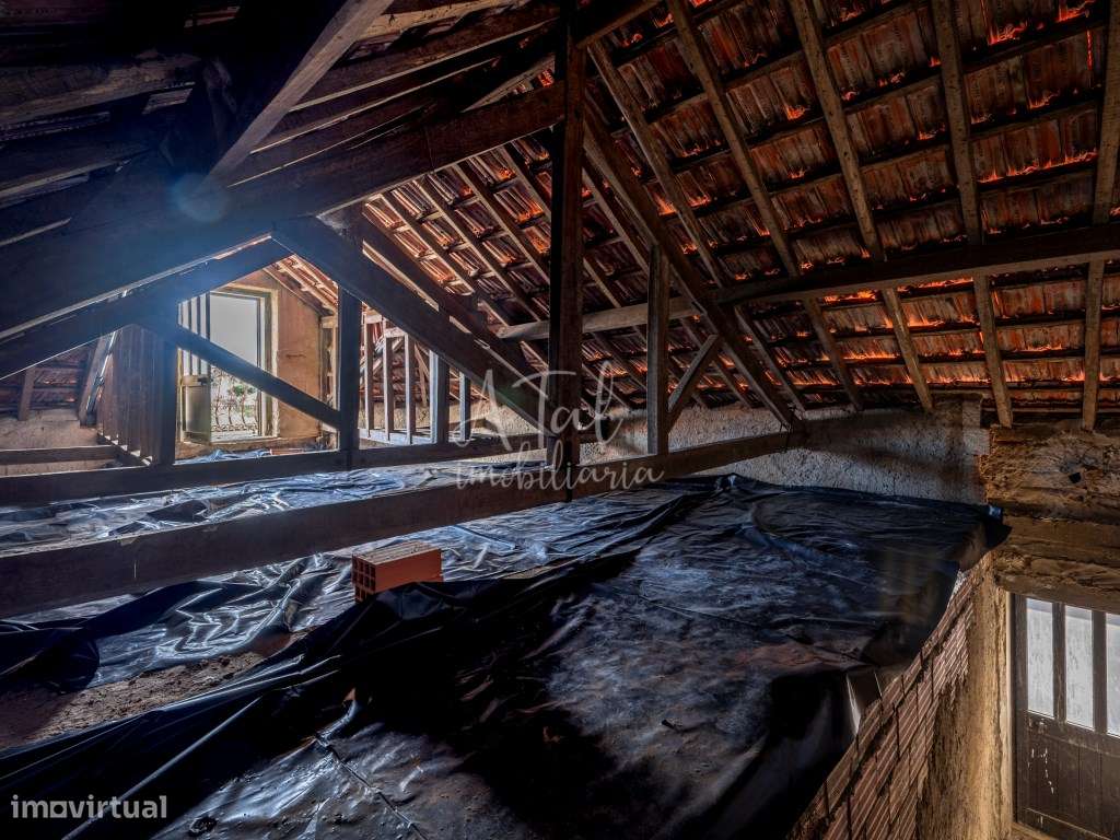 Prédio com loja e sotão independente-12