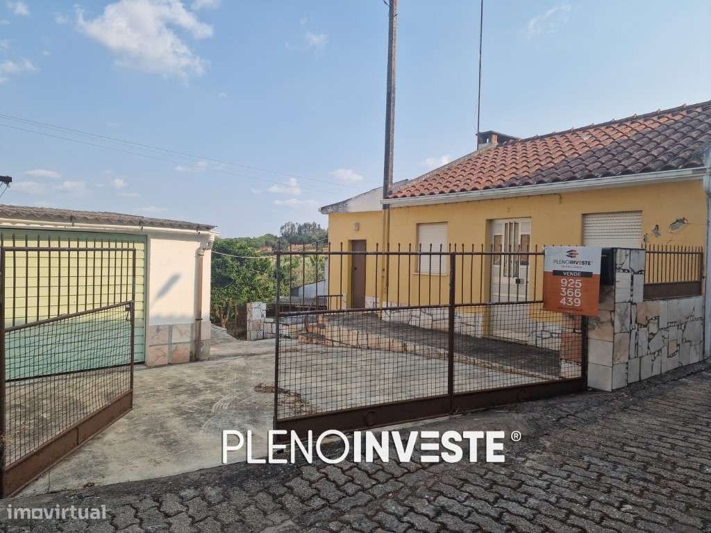 Moradia com garagem e terreno em Vale de Açor-1