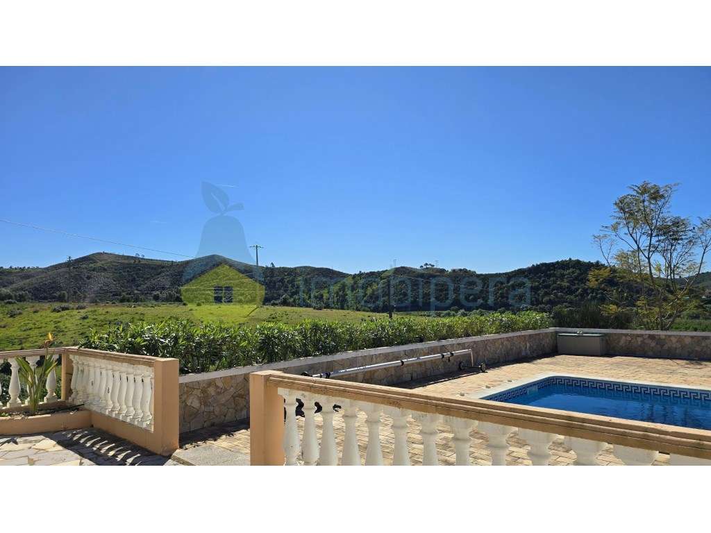 Moradia V4 com piscina e uma vista deslumbrante-42